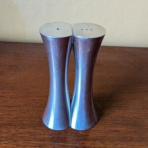 NAMBE Kissing Salt & Pepper Shakers Vintage